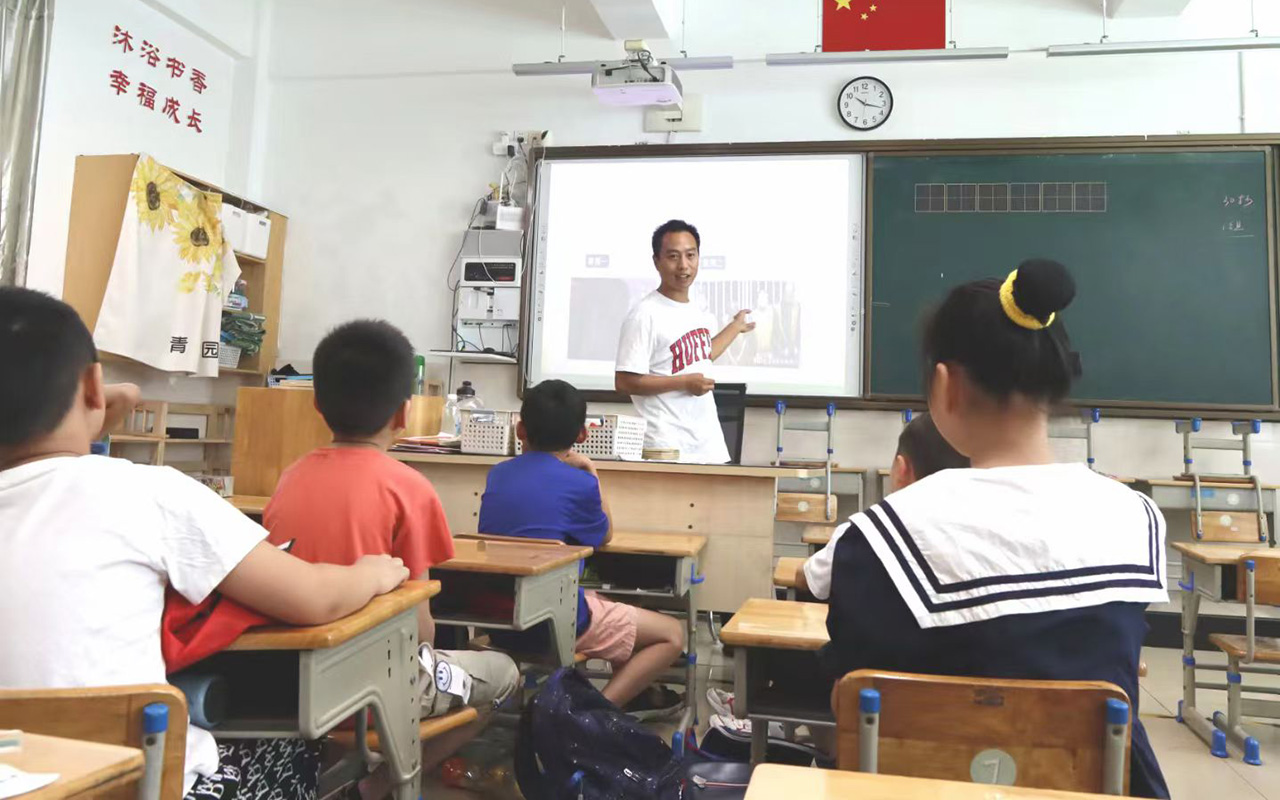 克孜勒苏柯尔钟公庙中心小学